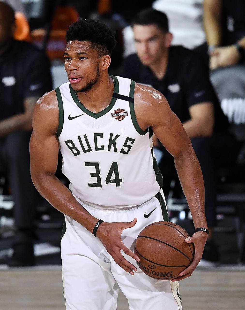 九游正版游戏下载字母哥迎来三赛季出色发挥，西班牙队观众热烈欢呼！