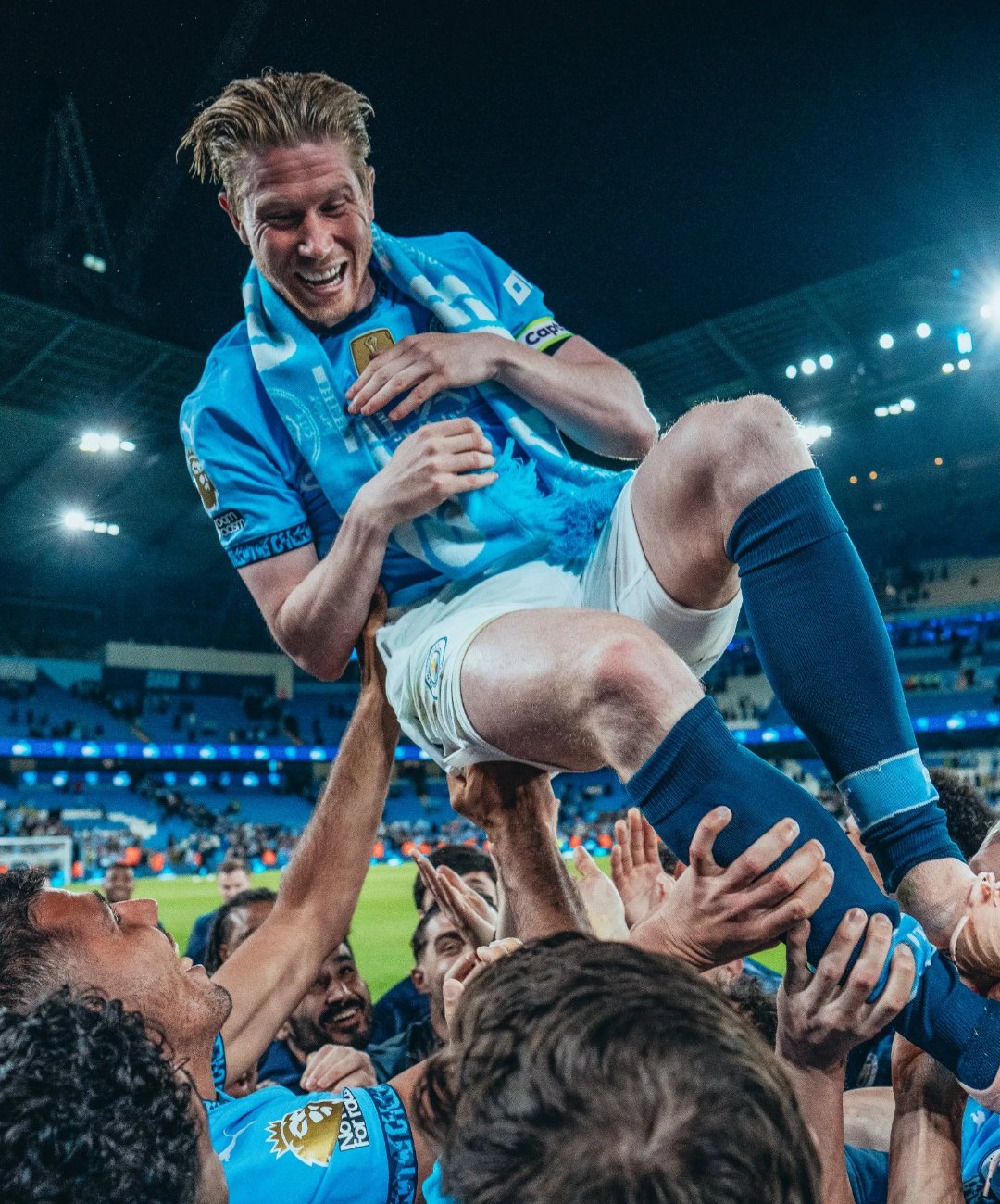 九游下载官网 德布劳内迎来七赛季出色发挥,热火观众热烈欢呼!