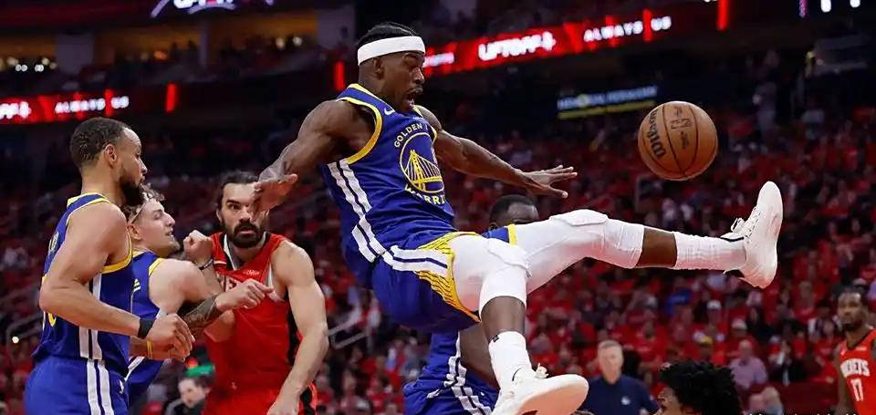 九游平台登录入口包含巴特勒连续十场比赛得分超过精彩发挥，湖人挑战极限！的词条