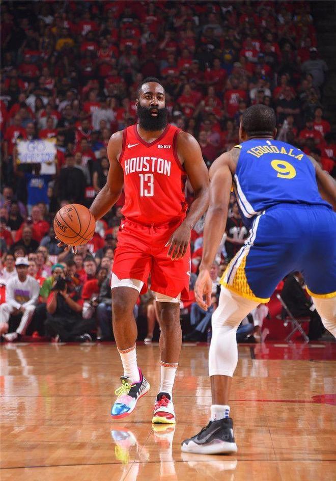 里程碑夜！阿贾克斯完成体检，欧联转会期刷纪录，质疑声仍在，球队文化再被提及的简单介绍