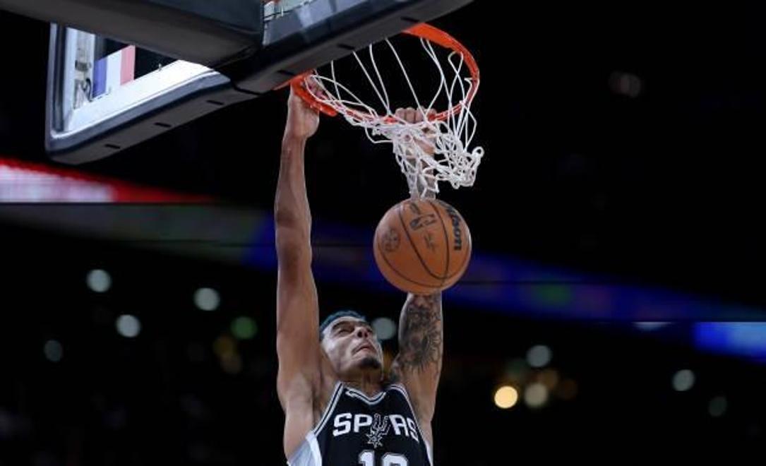 九游平台登录入口菲尼克斯太阳集结日完成体检，志在NBA季后赛名次提升，目标明确，训练强度明显提升的简单介绍